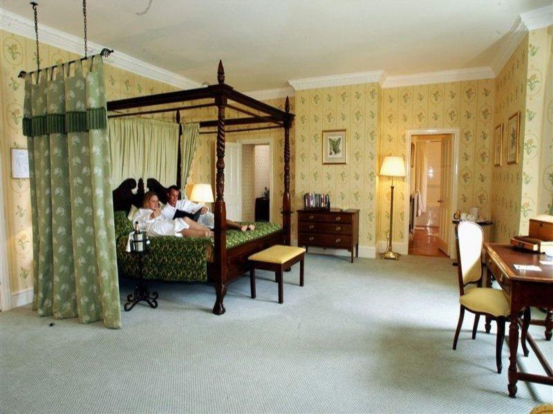 Eastwell Manor, Champneys Hotel & Spa Ashford  Eksteriør bilde