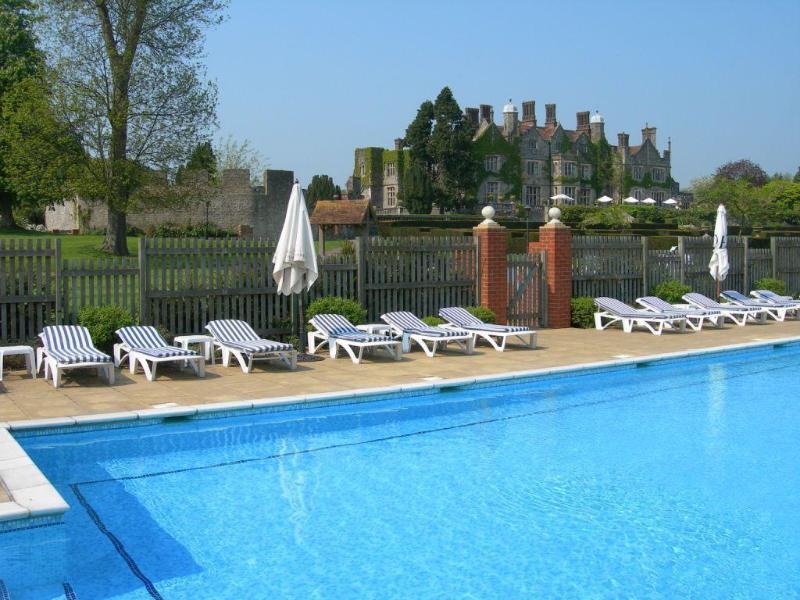 Eastwell Manor, Champneys Hotel & Spa Ashford  Eksteriør bilde